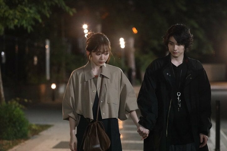 鈴木愛理がベロベロの酔っ払いに！ 介抱してくれた本田響矢とのハプニングに視聴者キュン「見てるこっちが照れた」