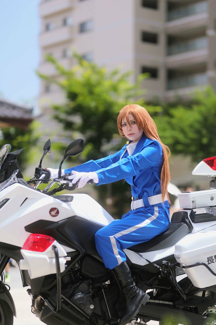 萩原千速 コスプレ 写真・画像】『名探偵コナン』萩原千速のコスプレを本物の白バイと披露