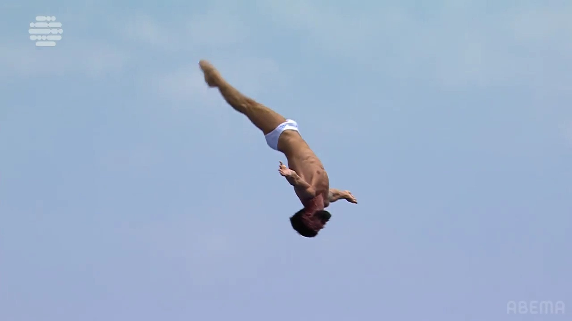 【映像】9階の高さで逆立ち→腕がブルブルッ