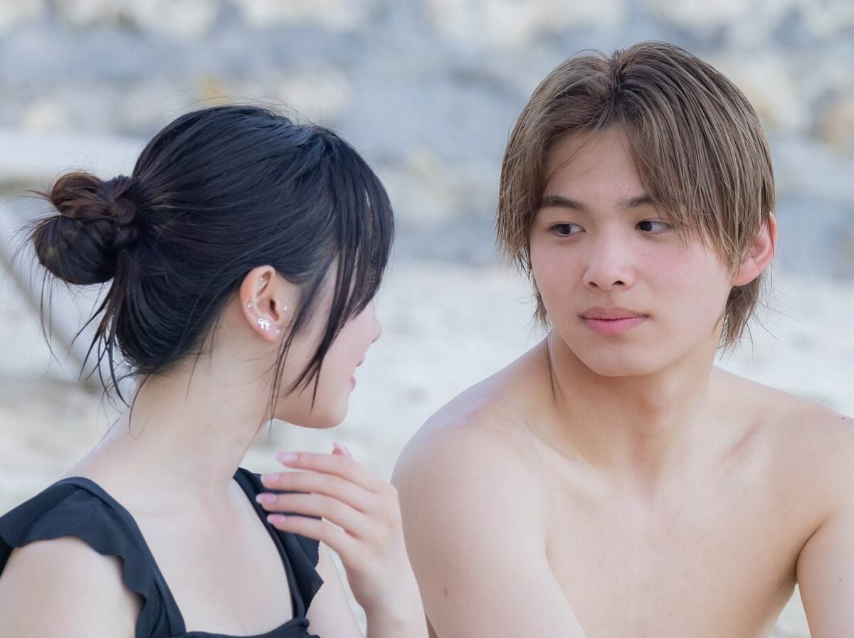男子4人が1人の女子に夢中！かわいすぎる高2女子との海デートに男子も