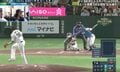 どうなってんだ…！？ 日ハム・万波中正、片手一本→“謎の特大飛球”「マジかよ」「フライかと思った」体勢を崩されながら”フェンス直撃三塁打”