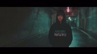 欅坂46、新曲「避雷針」MVで平手友梨奈がフードをかぶり暗闇の中を練り歩く