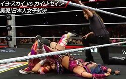 「レフェリー止めろよ」日本人女子レスラー、米マットで“狡猾”アシストが波紋 「レフェリーが一番の敵」ファンも怒り