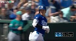 一体、何が起こった？ 大谷翔平がホームラン“確信歩き”→まさかの着弾せず！ 一瞬だけ見せた“微妙な表情”にファン騒然 「逆風関係ないだろw」「開幕には間に合うでしょ」