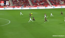 速すぎて主審も間に合わない…エンバペ、急加速する神スプリントにファン震撼！「笑っちゃう」「ファウルしかない」「PKだろ」