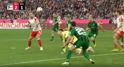 なんで、そこにいるんだよ！「首強すぎだろ」「狙ってたな」 得点王爆走中の怪物FWが“ノーステップ弾丸ヘディング弾”を炸裂した瞬間　20試合24ゴールの超ハイペースでゴール量産