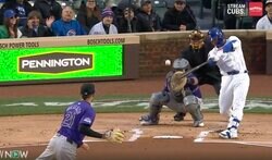 「トラウトっぽい」「ゴリラよりキングコング」巨大化したカブス・鈴木誠也が第1号アーチ “怪力”でボールを叩き潰した瞬間　超低空“高速弾丸ライナー”にファン騒然　