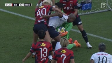 「流石にキレすぎ」鈴木優磨、味方への交錯プレーに憤慨→相手DFに突進してピッチ騒然「仲間がやられるとスイッチ入っちゃうんだろうな」