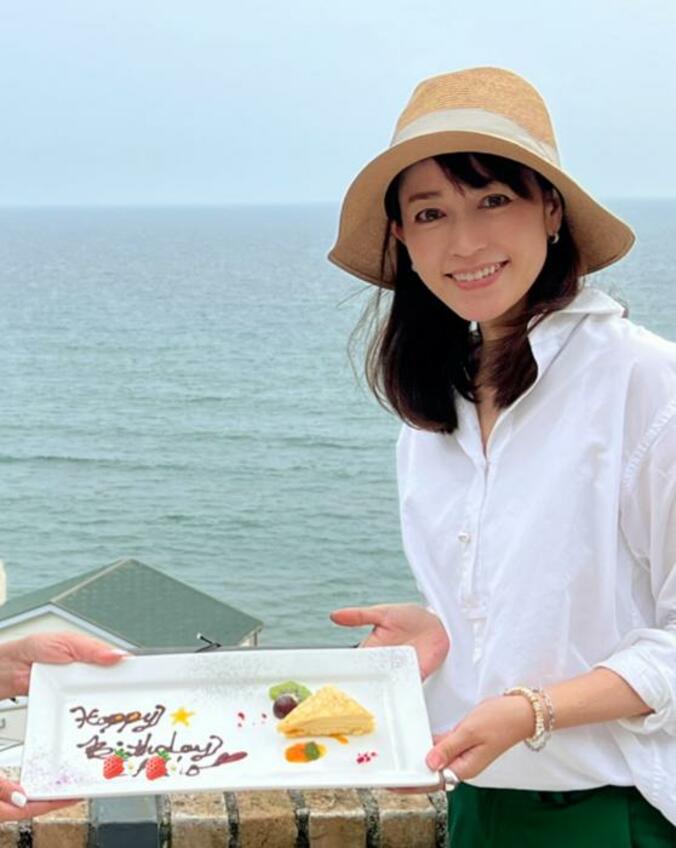  細川直美、48歳の誕生日を迎えたことを報告「若々しく綺麗」「憧れです」の声  1枚目