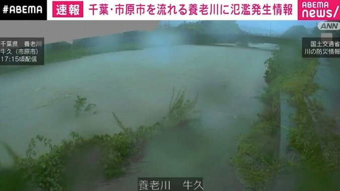 【写真・画像】堤防をこえ、水があふれだす…千葉･佐倉市を流れる高崎川で氾濫発生　1枚目