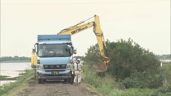 断水も続き道路寸断が復旧阻む　堤防の緊急復旧に着手…台風26号列島へ 関東大雨に 1枚目