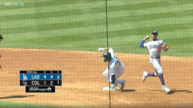 カーショー、本拠最終登板で5回途中2失点 11勝目ならずも球場総立ち ド軍一筋18年、5回1死“カーテンコール”に応え万感の降板 4枚目