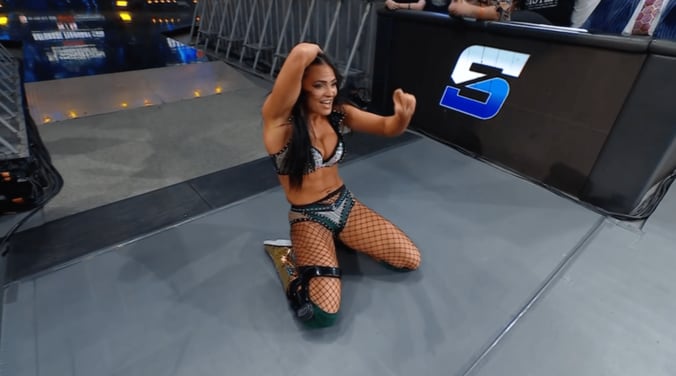 勝利したキアナはしてやったりの表情