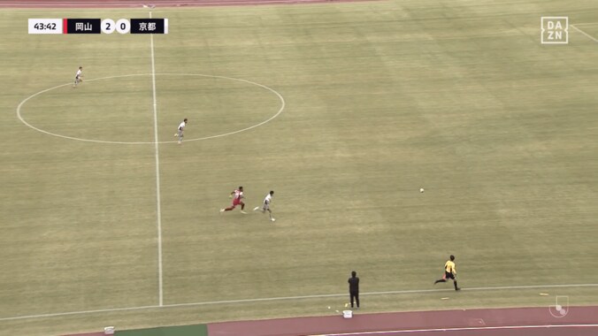 SNS騒然！ 話題の超巨漢FWルカオ、“ゴリゴリ突破”が衝撃映像級「はぇぇw」「高速重戦車だ」「生物的に強い」50m爆走→敵を吹っ飛ばした一部始終 3枚目