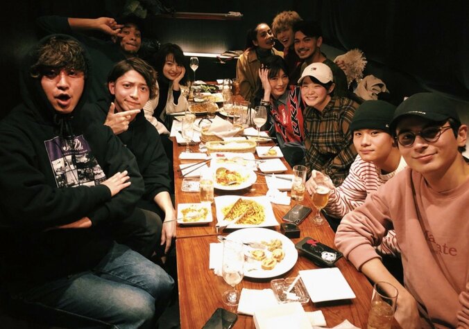 テラハ・石倉ノア、恋人の島袋聖南とキスショット公開「いい写真撮ってくれててありがとう」 2枚目