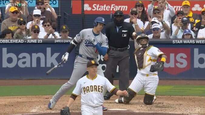 【写真・画像】「なんじゃ、あの当たりは」大谷翔平“らしからぬ”珍打に球場どよめき…ボテボテ打球→激走「守備位置に助けられた」驚く声も　1枚目