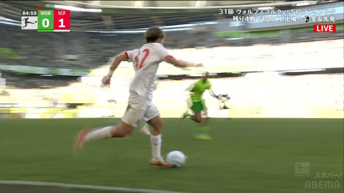 「ロナウジーニョかよ！」堂安律の“天才的ヒールパス”に驚愕＆絶賛の声「マジで！？」「うますぎる」「オシャレ」華麗テクニックで魅せた瞬間 2枚目