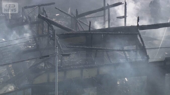 激しい黒煙“2回爆発”か　4歳～13歳が逃げ遅れか…子どもとみられる4人の遺体　　 1枚目