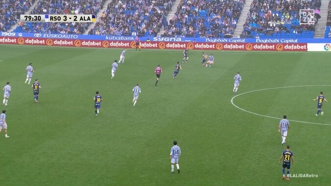 一体何が起きた？久保建英、一瞬で相手置き去りの圧巻縦突破→高速クロスで決定機演出「めちゃくちゃキレてる」 5枚目