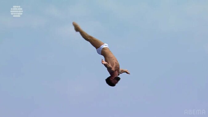 【映像】9階の高さで逆立ち→腕がブルブルッ