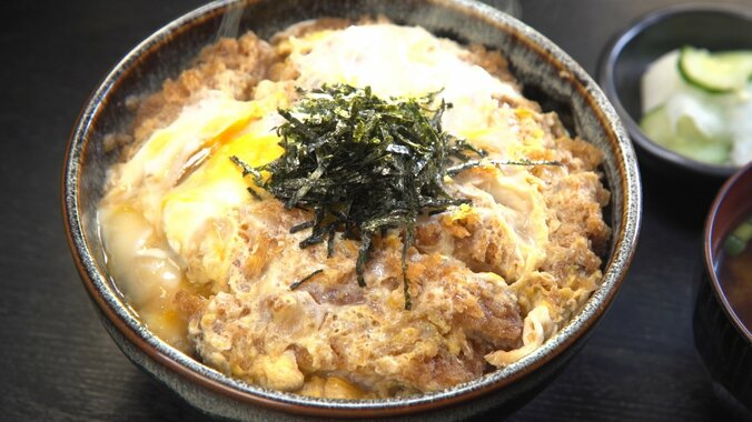 思わず自白しそうに？ 朝ドラ出演のカツ丼刑事・竹嶋宗也、新宿でカツ丼調査！ 3枚目