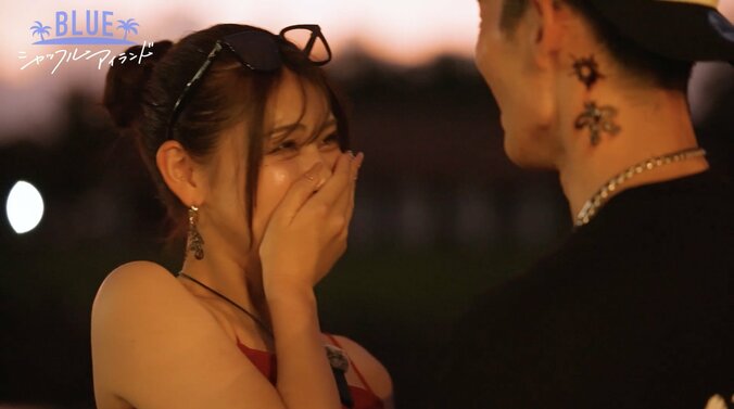 【写真・画像】スタイル抜群K-1ラウンドガール、マッチョイケメンとキス「恥ずかしい…」 　2枚目