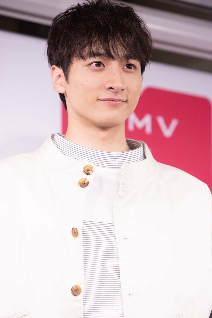 小関裕太が“ゆるえろ”に挑戦！2019年カレンダーで「決め顔なしの色気」を表現 6枚目