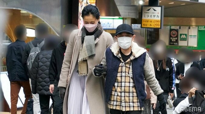 【写真・画像】鶴瓶＆高岡早紀に岡村隆史＆黒谷友香の熱愛スクープ写真！？リモート混浴も 『鶴ナイ2022』をプレイバック　3枚目