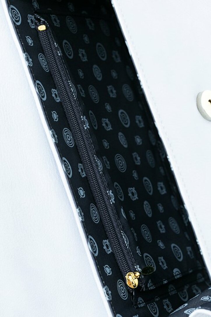 アニメ『血界戦線 & BEYOND』レオナルドとクラウスが手元に! 佐藤さきコラボのショルダーバッグとポーチが発売