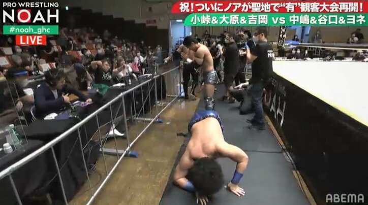 試合中の選手が謝罪の珍事 空中殺法が放送席を直撃で山田邦子が“マジギレ”「何すんねん!」