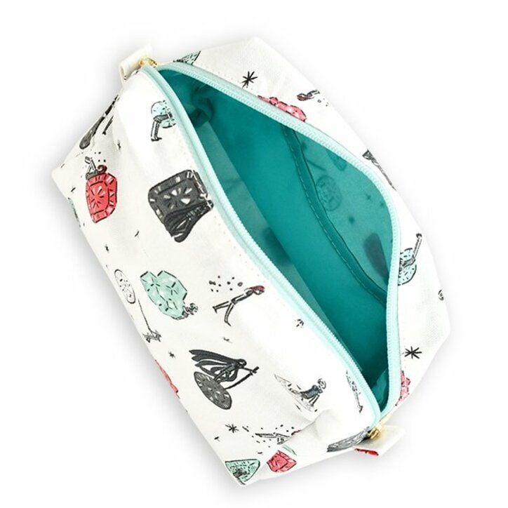 TVアニメ『宝石の国』イラストレーター鬼頭祈とのコラボグッズを発売 日本画の技法を活かした柄ワンピほか全5アイテムが登場