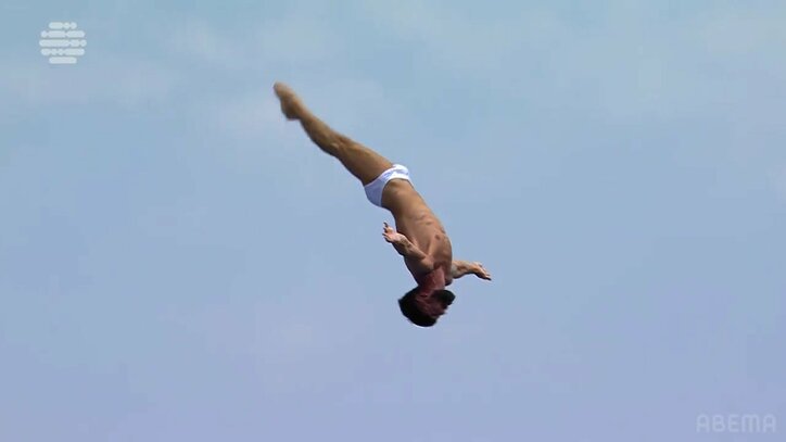 【映像】9階の高さで逆立ち→腕がブルブルッ