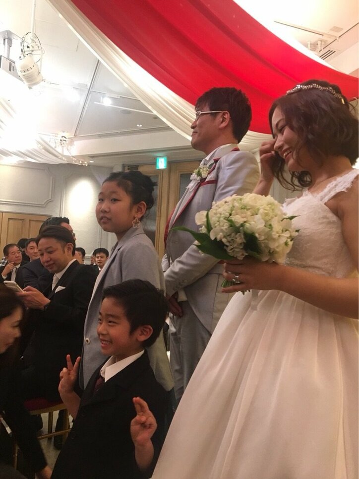 古坂大魔王 さだまさし 爆笑問題ら豪華芸能人も出席 披露宴写真を続々公開 話題 Abema Times