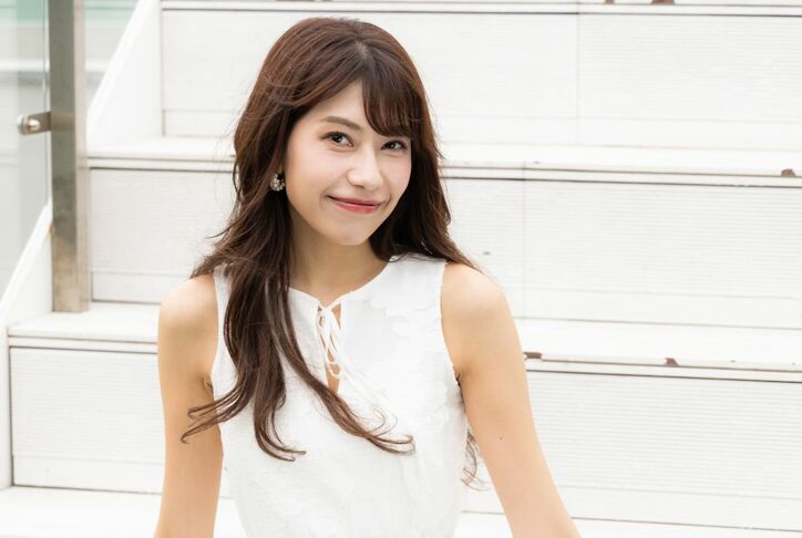 元国民的アイドル、胸元ざっくりな大胆ワンピース姿でハイスペ男性とリアル婚活！ 不敵な笑みで「自信しかないですよ」