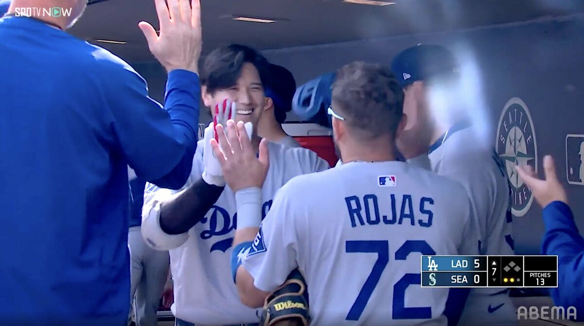 大谷翔平、“55番”から55号で「最後はデコピンポーズ」 HR王よりチーム