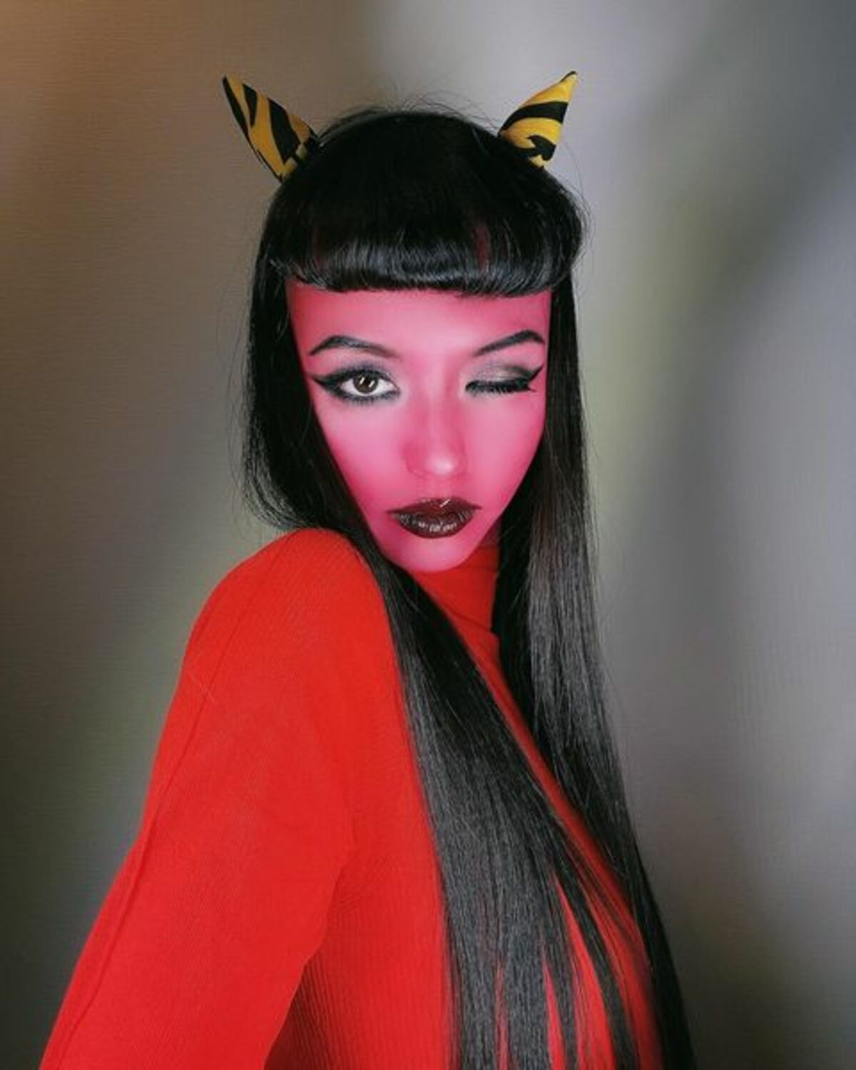 世界一綺麗な赤鬼」「完成度高すぎ！」鈴木えみの“ファビュラス”な赤鬼