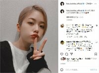 小芝風花、金髪をアップにまとめた“ピースショット”披露 「惚れます」「赤リップがめちゃくちゃ映えますね～」絶賛の声