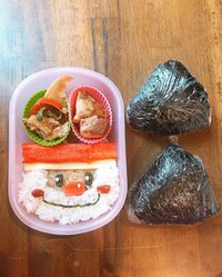 みきママ『カニカマ1本で作れるサンタさん弁当です！』