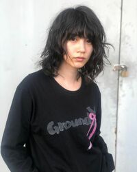 「イケメンすぎてびっくりした！」「めっちゃ美しい！」のん、ウェーブがかったヘアとボーイッシュな姿に称賛の声