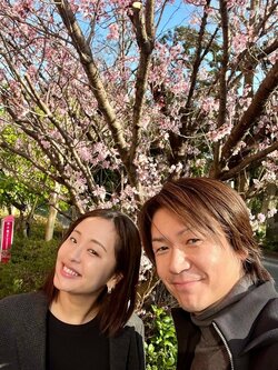 城咲仁、“入籍4周年”を報告 夫婦ショット公開「2人の大好きなイベントへ行ってきます」