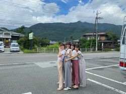 「みんな脚長っ」「美女4人」江野沢愛美、「ドラ恋」女子メンバー集合写真を公開し話題に