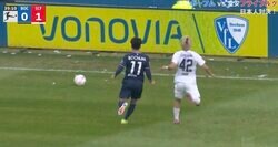 ド突き合ってゴングが鳴る！堂安律vs浅野拓磨の日本人対決　ボールを追って全力ダッシュ→バチバチの爆速スピード対決が勃発した瞬間