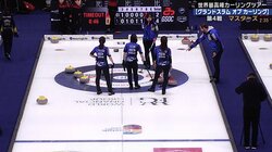 ロコ・ソラーレの「日英混合作戦会議」が話題！ JDの神助言→吉田知、会心ショット炸裂…“ロコ名物の90秒”に熱視線