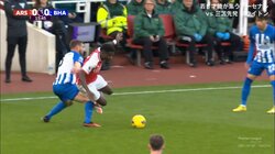 「ひでえ」「破壊行為」三笘の目の前でイングランド代表を潰しにかかるロケットスライディング炸裂　大ベテランが16歳下の若手を削ってカードなし“老獪”タックルの瞬間