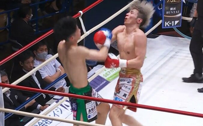 相打ちからの衝撃KO