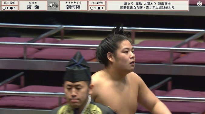 死力を尽くした力士がフラフラ、グラグラに… 会心の白星に「師匠の前で」高砂親方もニッコリ 5枚目