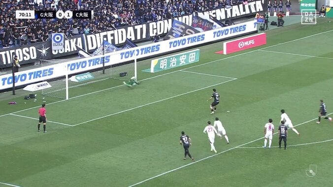大阪ダービーで“幻の同点弾”「ツインシュートゆえに」「オフサイドそこ！？」痛恨のPK失敗→こぼれ球でネット揺らすもVARでノーゴールに「難しいジャッジ」 5枚目