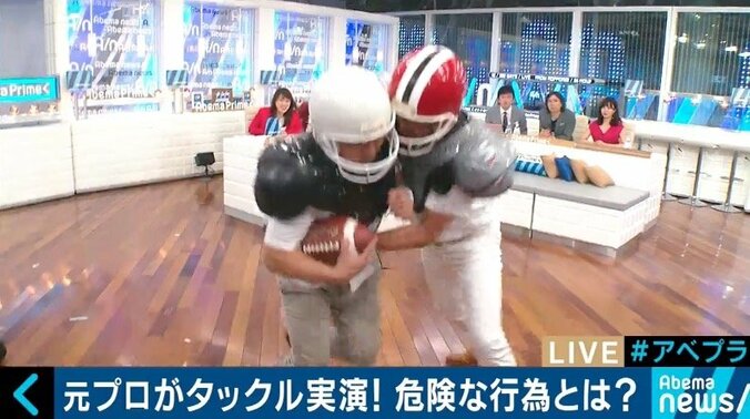 悪質タックルはどれほど悪質だったのか？元アメフト選手が実演解説「膝の関節を壊そうとした」 1枚目