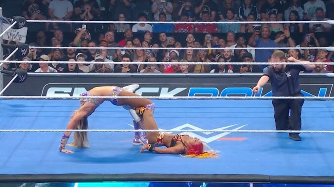 すごい角度の“ブリッジ締め上げ”