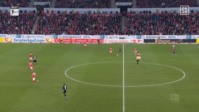 佐野海舟を抜き去る！20歳日本人FW、ブンデス初陣で“4人翻弄”のキレキレ突破「ドリブルも上手なのか」「可能性を感じる」塩貝健人にファン驚き 3枚目